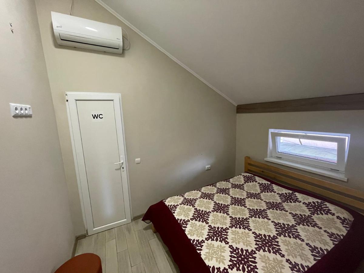Hostel U Pottera Chernivtsi Εξωτερικό φωτογραφία